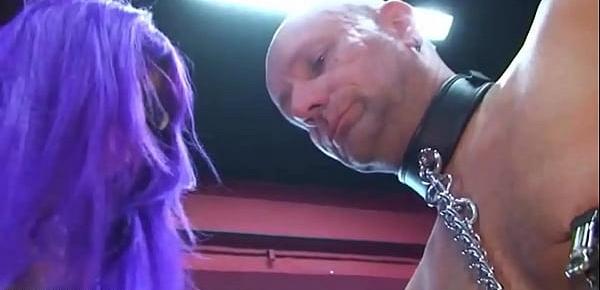 Sklaven Qual und Sklaven Folter, extrem BDSM Fetisch Session mit deutscher Domina im Studio, Sklave gefoltert